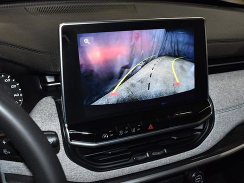 Used 2024 Jeep Compass Latitude image 14