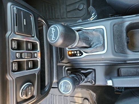 Used 2018 Jeep Wrangler Unlimited Sport S AWD/4WD image 19