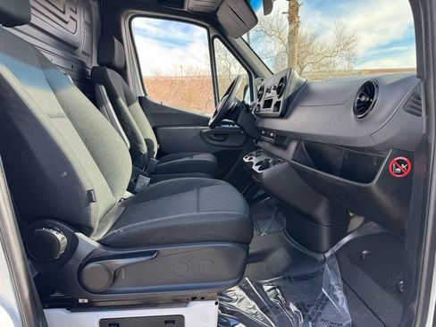 Used 2020 Mercedes-Benz Sprinter 2500 image 21
