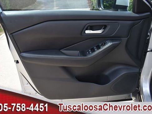 Used 2024 Nissan Rogue SV FWD image 17