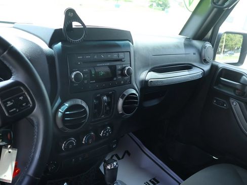 Used 2015 Jeep Wrangler Unlimited Sport w/ Quick Order Package 24S AWD/4WD image 24