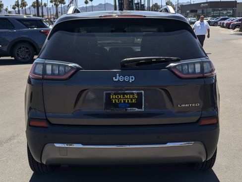 Used 2019 Jeep Cherokee Limited w/ Technology Group FWD image 3