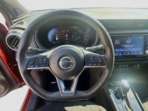 Used 2021 Nissan Kicks SR FWD image 10