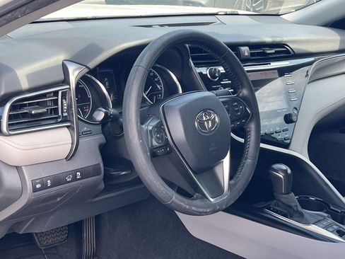 Used 2020 Toyota Camry SE w/ Sunroof Package FWD image 16