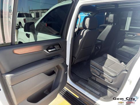 Used 2025 GMC Yukon XL Denali w/ Sun & Power Step Package AWD/4WD image 13