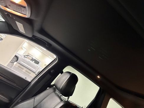 Used 2016 Jeep Grand Cherokee Limited w/ Luxury Group II image 18