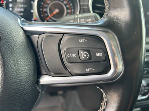 Used 2022 Jeep Gladiator Overland w/ Popular Equipment Package AWD/4WD image 13