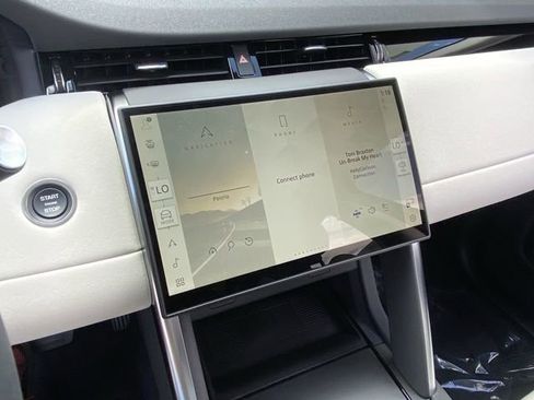 New 2025 Land Rover Discovery Sport S image 9