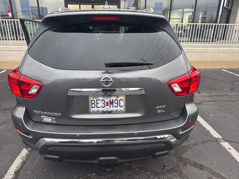 Used 2019 Nissan Pathfinder SL image 2