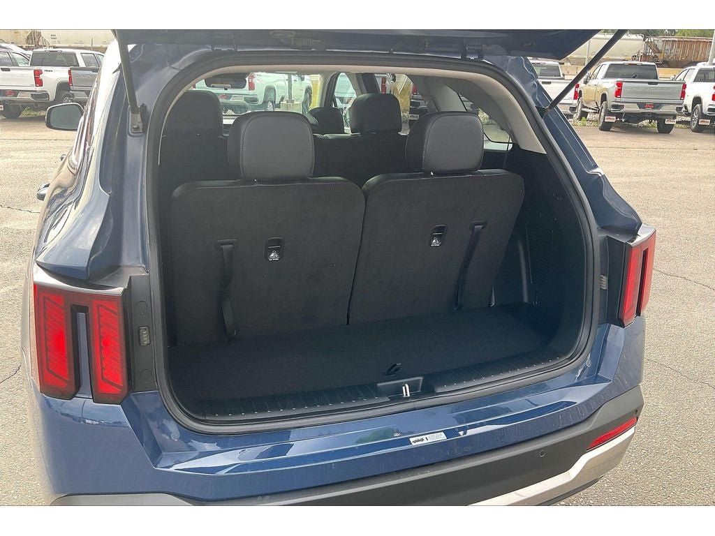 Used 2024 Kia Sorento S w/ Panoramic Sunroof Package FWD image 10