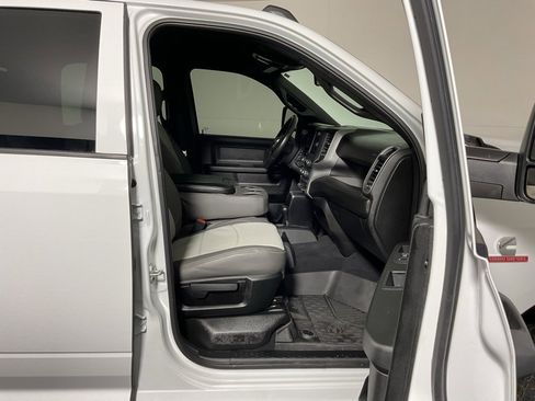 Used 2024 RAM 3500 Tradesman w/ Chrome Appearance Group image 32