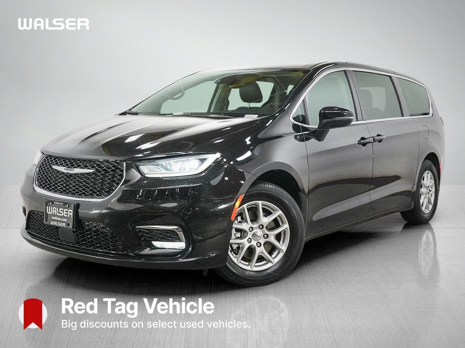 Used 2023 Chrysler Pacifica Touring-L FWD image 1