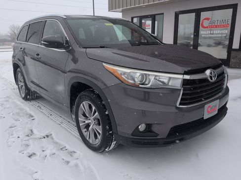 Used 2015 Toyota Highlander XLE image 2