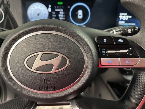 Used 2024 Hyundai Elantra SEL FWD image 31