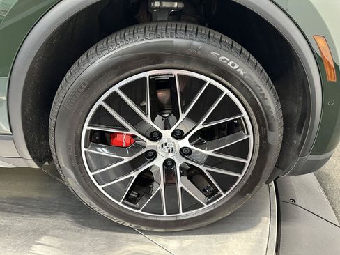 Certified 2025 Porsche Macan 4S Electric AWD/4WD image 14