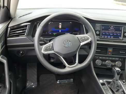 Certified 2024 Volkswagen Jetta SE w/ Panoramic Sunroof Package FWD image 12