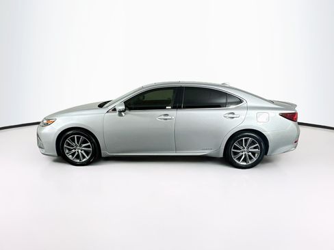 Used 2018 Lexus ES 300h w/ Navigation Package FWD image 4
