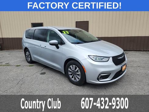 Used 2023 Chrysler Pacifica Touring-L FWD image 1