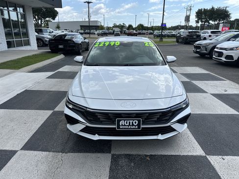 Used 2025 Hyundai Elantra SEL FWD image 2