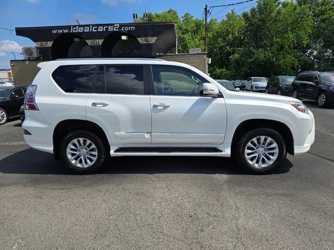 Used 2015 Lexus GX 460 w/ Premium Package image 2