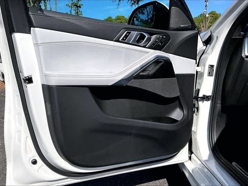Certified 2025 BMW X6 xDrive40i w/ Executive Package image 21