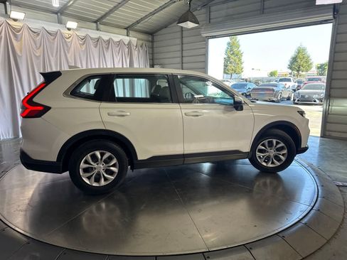 Used 2024 Honda CR-V LX image 3