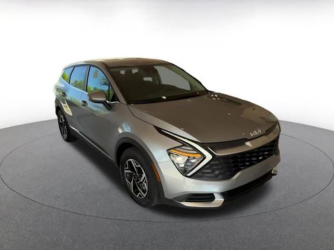Used 2025 Kia Sportage LX FWD image 3