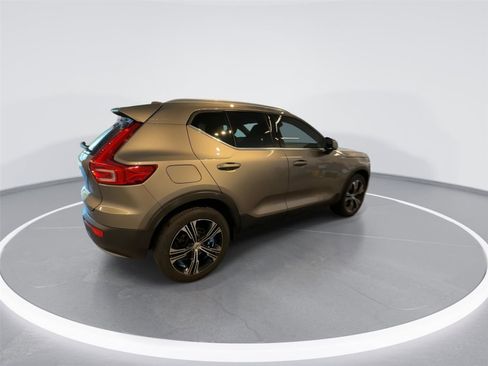 Used 2021 Volvo XC40 T4 Inscription w/ Advanced Package image 7