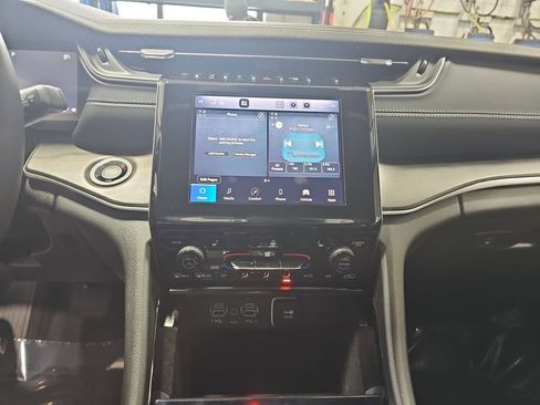 Used 2022 Jeep Grand Cherokee Limited w/ Trailer Tow Prep Group (B) image 20