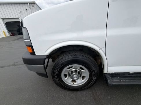 Used 2017 Chevrolet Express 3500 LT w/ LT Preferred Equipment Group RWD image 28