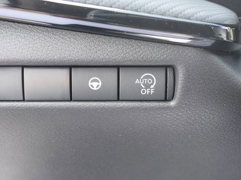 Used 2025 Nissan Kicks SR FWD image 27