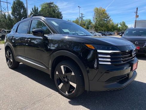 New 2026 Nissan Kicks SR w/ Cold Weather Package image 7