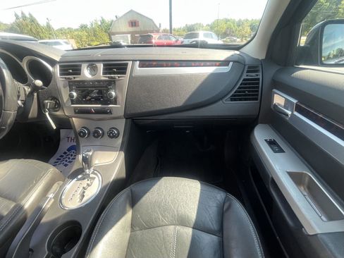 Used 2010 Chrysler Sebring Limited FWD image 9
