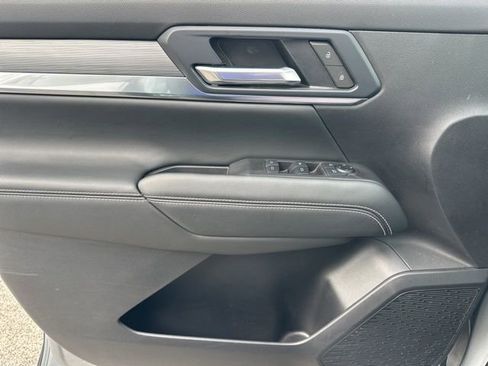 Used 2025 GMC Terrain Elevation image 31