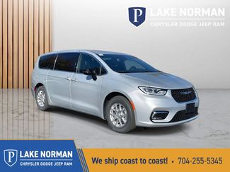 New 2026 Chrysler Pacifica Select video 1