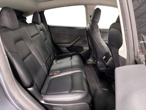Certified 2023 Tesla Model Y Long Range AWD/4WD image 11