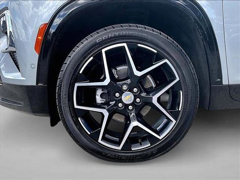 Certified 2025 Chevrolet Traverse High Country image 10