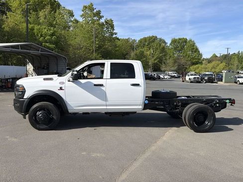 New 2026 RAM 5500 Tradesman AWD/4WD image 10
