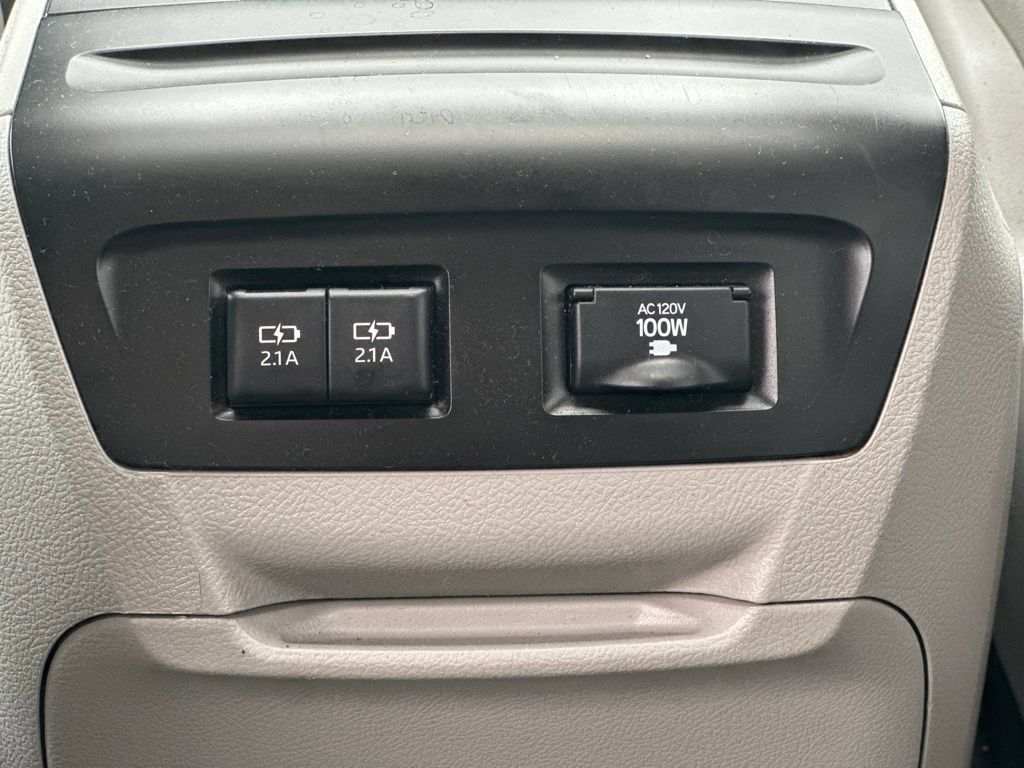 Used 2019 Toyota Sienna XLE w/ XLE Navigation Package FWD image 14