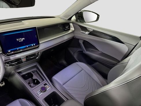 New 2025 Volkswagen Tiguan SE R-Line image 23