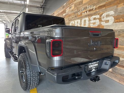 Used 2022 Jeep Gladiator Sport image 23