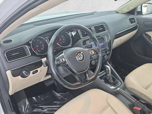 Used 2017 Volkswagen Jetta SEL FWD image 10