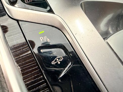 Used 2019 BMW 740i w/ M Sport Package image 45