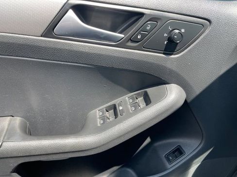 Used 2017 Volkswagen Jetta S image 23