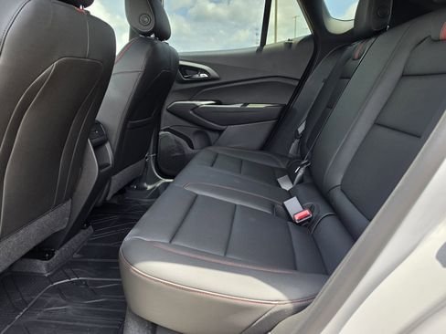 Used 2025 Chevrolet Trax RS w/ Sunroof Package FWD image 18