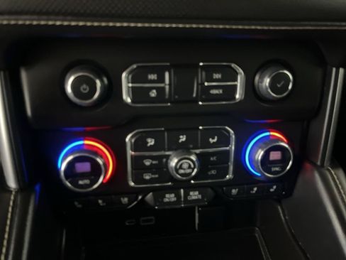 Certified 2022 Chevrolet Tahoe Premier AWD/4WD image 16