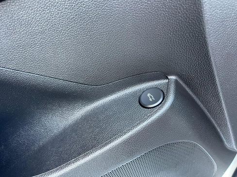 Used 2018 Chevrolet Cruze LS image 16