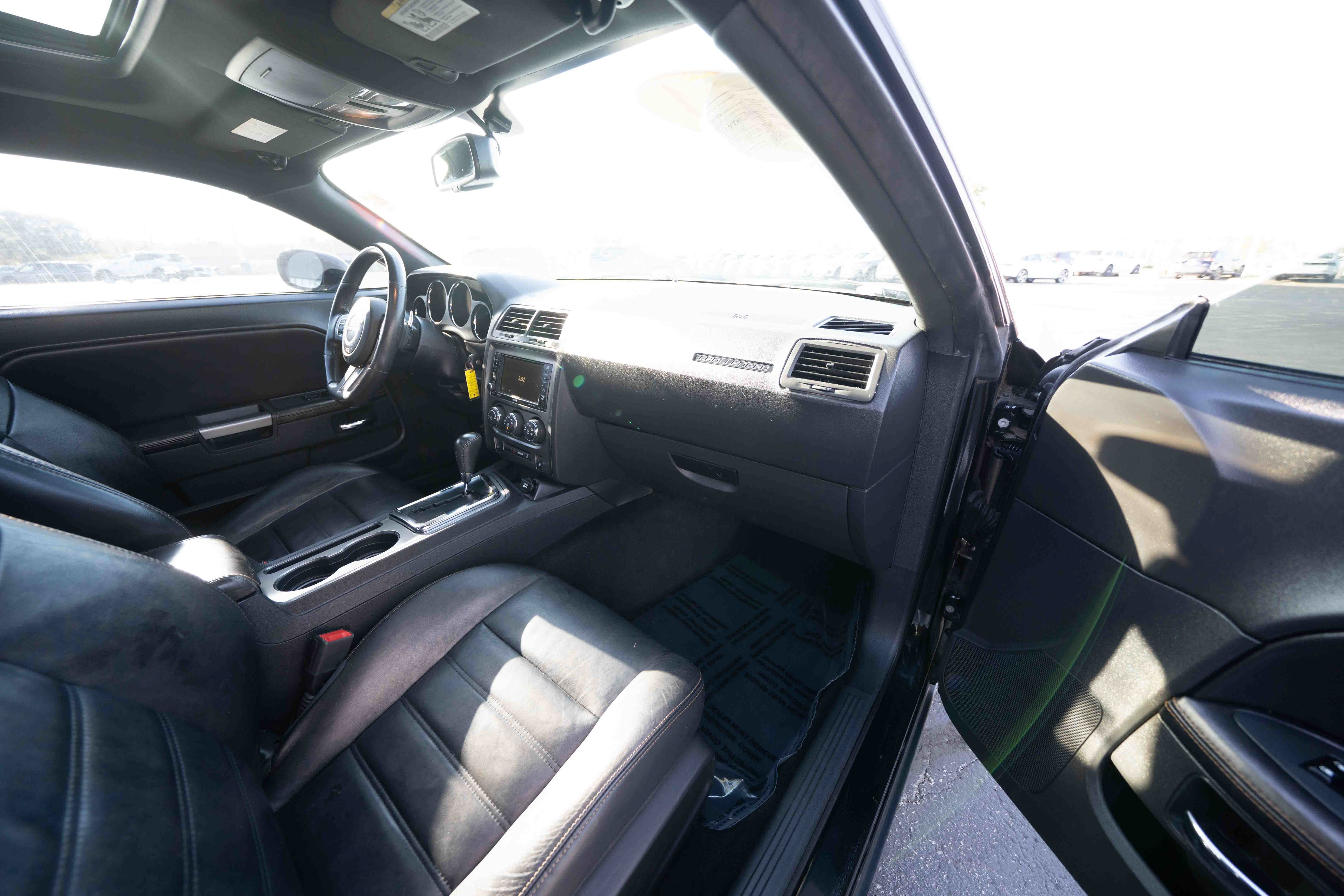 Used 2014 Dodge Challenger SXT RWD image 24