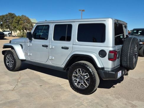 Used 2024 Jeep Wrangler Sahara w/ Technology Group image 7