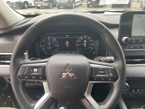 Used 2024 Mitsubishi Outlander 4WD Plug-In Hybrid image 28
